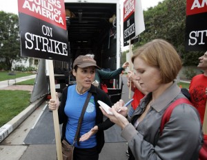RMD interviews Julia Louis-Dreyfus on the picket line during the writers' strike in 2007